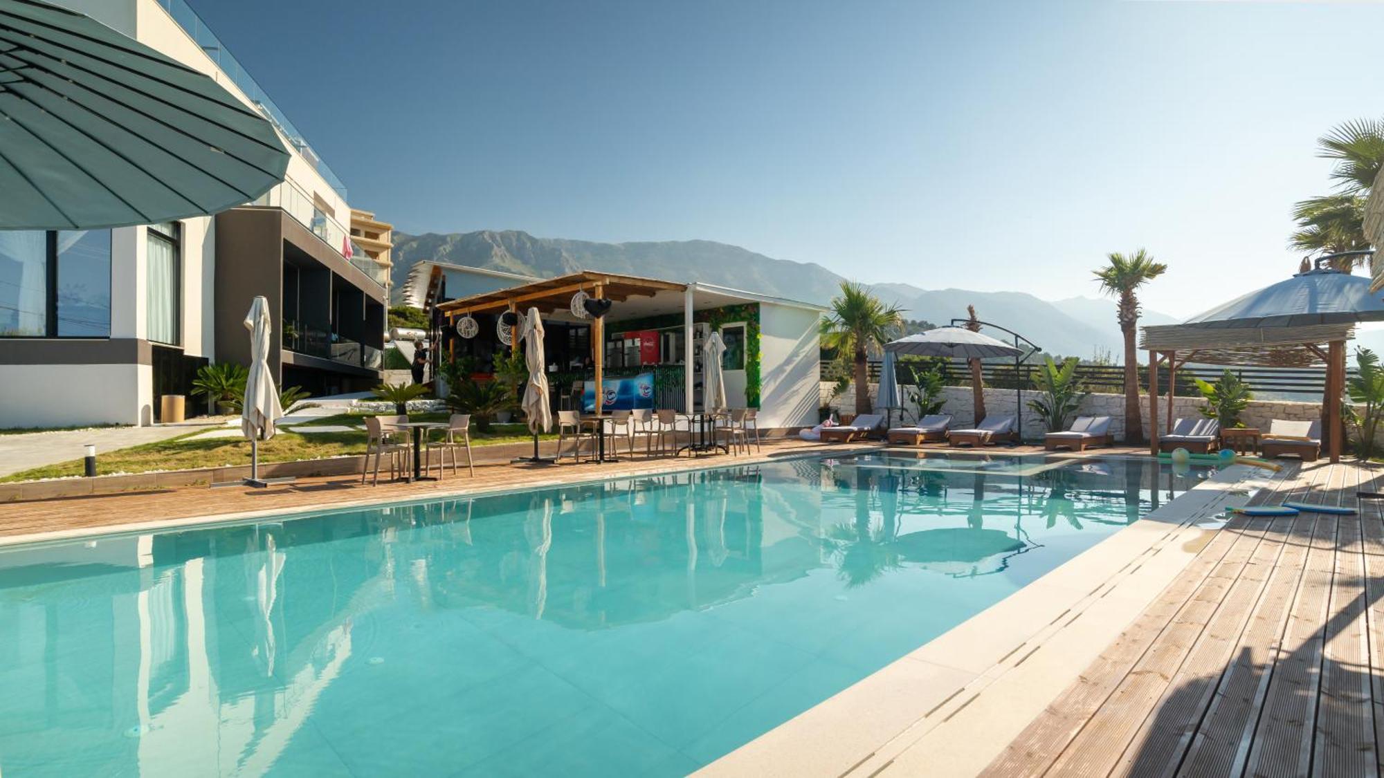 Sea Queen Luxury Hotel Radhimë Exteriér fotografie