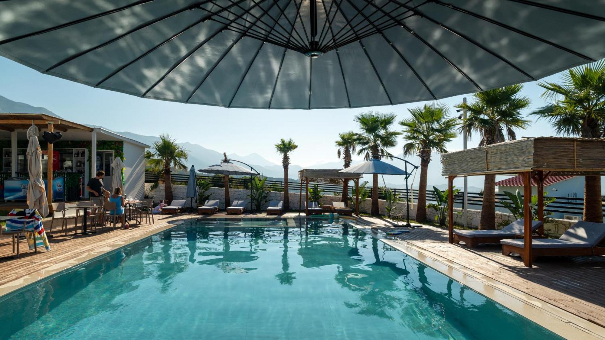 Sea Queen Luxury Hotel Radhimë Exteriér fotografie